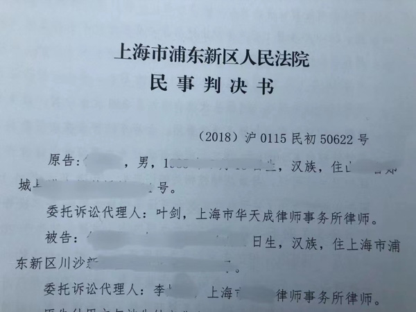 征地拆遷遇地痞流氓來逼遷我們該怎么辦!龍華區(qū)律師：送他們?nèi)プ? src="/uploads/76/107.jpg"/></p>
<p>
　　一、仔細認清，拆遷中這樣的人屬于黑惡勢力!
</p>
<p>
　　近日，山東省濟南市公安局首次公布了黑惡勢力的29種常見表現(xiàn)形式，并鼓勵全社會參與掃黑除惡。請拆遷戶仔細認清，如果你身邊出現(xiàn)了這樣一群地痞流氓，那么他們很可能屬于黑惡勢力：
</p>
<p>
　　他們戴著大金鏈子，紋著夸張的紋身，成群結(jié)隊地在拆遷戶家里肆意挑釁
</p>
<p>
　　他們滿口臟話、蠻橫、粗暴，還可能隨身、隨車攜帶著管制刀具或棍棒，給拆遷戶造成莫大的心理壓力
</p>
<p>
　　他們作為社會閑散人員參與開發(fā)商征地拆遷，仗著人數(shù)優(yōu)勢“擺隊形”、“站場子”，用這種方式恐嚇威脅拆遷戶
</p>
<p>
　　他們晝伏夜出、惹是生非，在深夜拿著大喇叭吆喝，放鞭炮，砸門窗、潑油漆、毀監(jiān)控，借此逼迫拆遷戶簽字搬遷。
</p>
<p>
　　……
</p>
<p>
　　二、為非作歹的黑惡勢力，你們該收斂了!
</p>
<p>
　　龍華區(qū)律師認為，違法強拆中黑惡勢力的行為有可能觸犯《刑法》中的多項罪名：
</p>
<p>
　　1.隨意毆打、辱罵、恐嚇拆遷戶情節(jié)惡劣，涉嫌尋釁滋事罪
</p>
<p>
　　2.未經(jīng)拆遷戶同意闖入家門，涉嫌非法侵入公民住宅罪
</p>
<p>
　　3.未經(jīng)法定程序違法強拆房屋，涉嫌故意毀壞財物罪
</p>
<p>
　　4.以故意傷害為目的，暴力毆打拆遷戶，涉嫌故意傷害罪
</p>
<p>
　　5.非法拘禁拆遷戶，剝奪其人身自由逼迫其簽協(xié)議的，涉嫌非法拘禁罪
</p>
<p>
　　6.黑惡勢力發(fā)展為黑社會性質(zhì)的組織，組織、領(lǐng)導(dǎo)和積極參加的人員涉嫌組織、領(lǐng)導(dǎo)、參加黑社會性質(zhì)組織罪。
</p>
<p>
　　所以某些地方的拆遷黑惡勢力，某些為非作歹的地痞無賴，別再“擺隊形、站場子”了，你們該收斂了!否則，任何拆遷戶都可以依法送你們進牢房。
</p>
<p>
　　三、對付拆遷黑惡勢力，怎樣送他們?nèi)プ?
</p>
<p>
　　1.報警
</p>
<p>
　　遇到違法強拆中的黑惡勢力違法犯罪，必須第一時間報警且報警必須撥打110，切忌撥打當?shù)嘏沙鏊娫捇蛎窬娫?，報警時進行電話錄音。
</p>
<p>
　　報警時要冷靜清晰說明自己遭遇的黑惡勢力違法犯罪的情形，并且明確報警的訴求。
</p>
<p style="TEXT-ALIGN: center"><img alt=